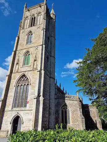 Photo de Our Lady Queen of Apostles Church