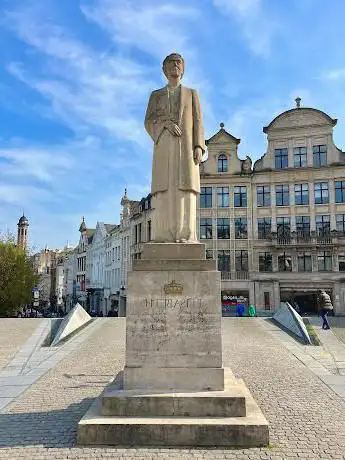 Photo de L'envol - Statue de Jacques Brel