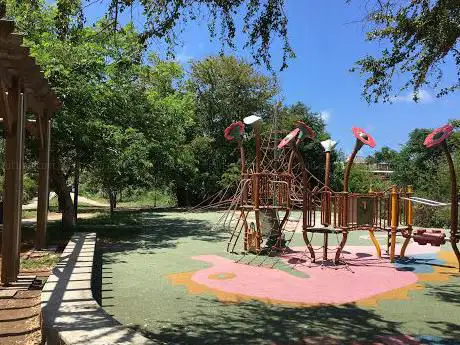 Photo de Chidren's play ground