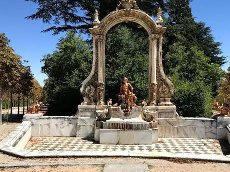 Photo de Place de la Fontaine des Dieux