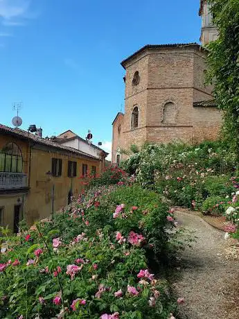Photo de Roseto del Castello di Govone