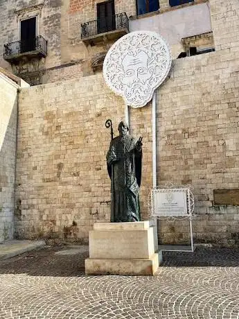 Photo de Statua di San Nicola di Bari