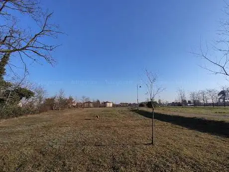 Parco di fronte al Destriero