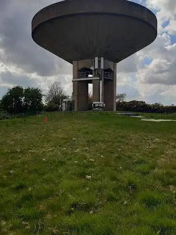 Photo de Scarth Hill Water Tower