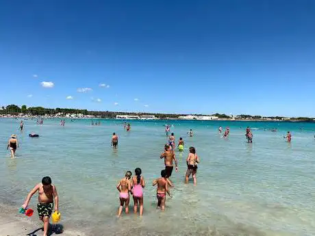 Photo de Spiaggia di Sant'Isidoro