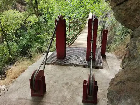 Photo de Puente Colgante de los Cahorros