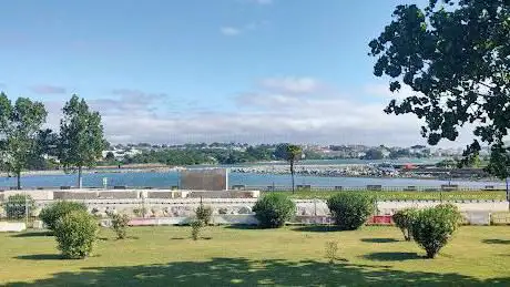 Photo de Paseo da Ria do Burgo Park