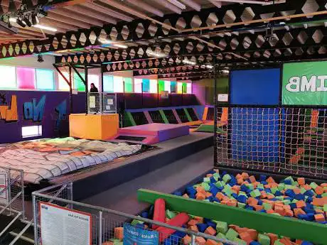 No Limitz Trampoline Park
