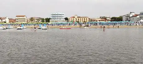 Photo de Bagno Adolfo 6 - GRANDI SPIAGGE San Mauro Mare