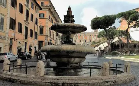 Photo de Fontaine de la piazza dell'Aracoeli