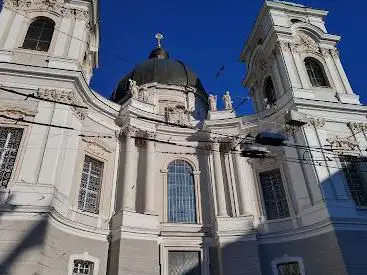 Photo de Holy Trinity Roman Catholic Church