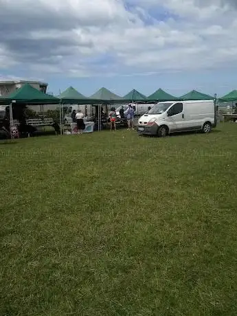 Walpole Bay Lawns