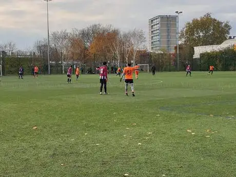 Photo de Stepney Green Astroturf