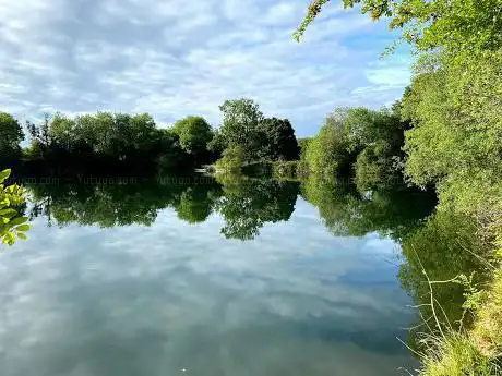 Photo de Neigh Bridge Lake