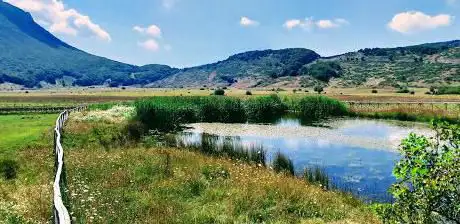 Photo de Lago Del Melo