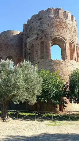 Photo de Ruins of the Basilica of Saint Mary 'della Roccella'