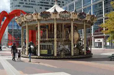Photo de Carrousel Jules Vernes
