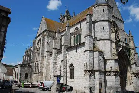 �glise catholique Notre-Dame de la Nativité à Moret-sur-Loing