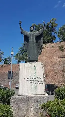 Photo de Statua di Santa Caterina Benincasa