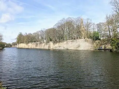 Photo de Picknicktafel wandelbrug vestingen