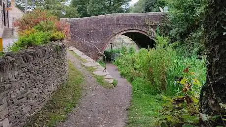 Brimscombe Port Wall