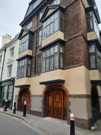 Photo de Oldest house in the City of London