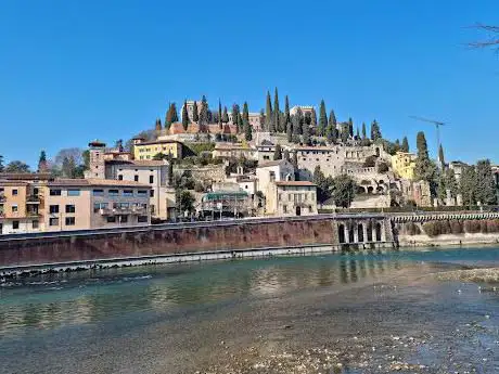 Photo de Piazzetta Bra Molinari