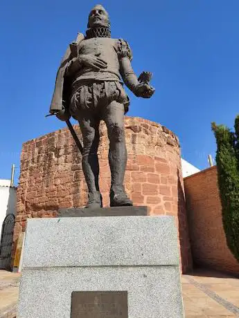 Photo de Monumento a Miguel de Cervantes