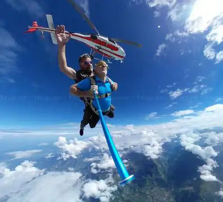 Photo de Saut en Parachute Pau : Saut en Tandem Hélicoptère YepYep Parachutisme Pau - Tarbes Lac du Gabas