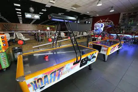 Photo de Golden center park- Bowling