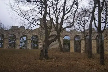 Photo of Amphitheater - künstliche Ruine im Landschaftspark rund um die Burg Liechtenstein