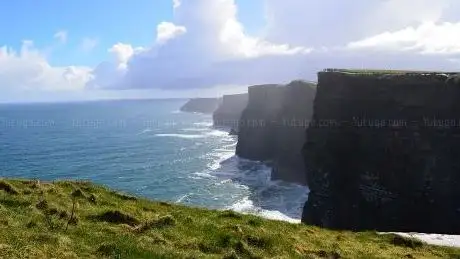 Photo de Cliffs of Moher Walking Trail