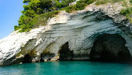 Photo de Cave of the Bell