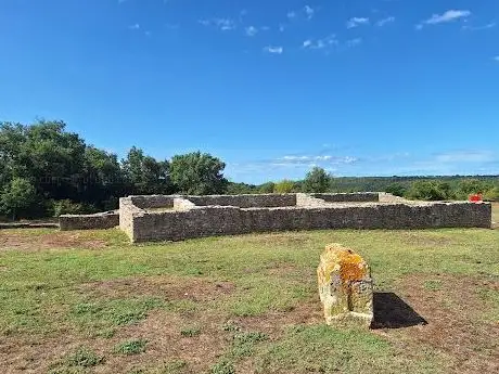 Photo de NESACTIUM – HISTORICAL ISTRIAN SETTLEMENT WITH A GLORIOUS PAST
