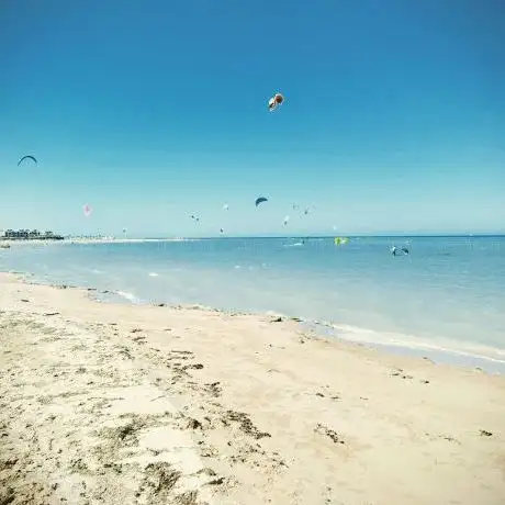 Photo de Buzzha Beach