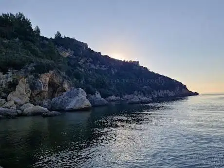 Photo de Scogliera del Molo di Scauri