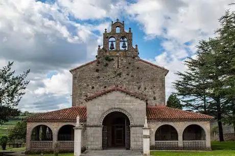 Photo de Iglesia de San Juan Bautista de Cenero
