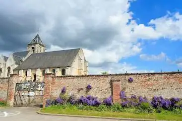 Photo de Naours churchyard
