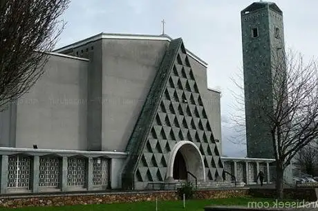 Photo de Raheny Parish Church (Our Lady Mother of Divine Grace Church)