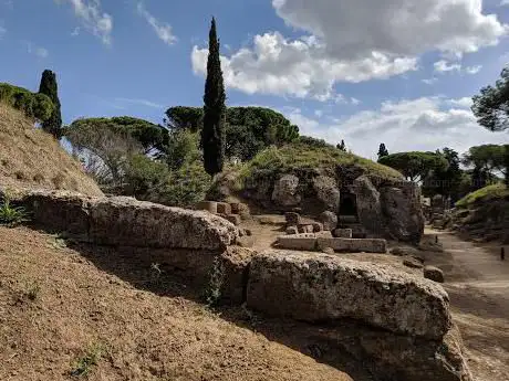 Photo de Tomb of Funeral Beds - Necropolis of Banditaccia