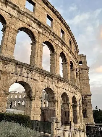 Photo de Fontana Pula (Amfiteatar)