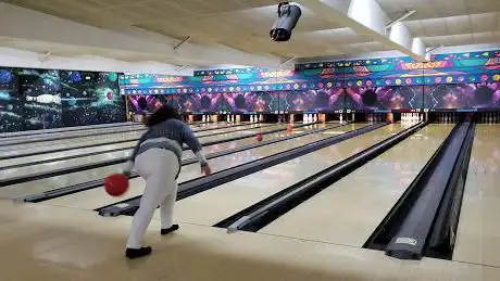 Photo de Bolera Cosmic Bowling