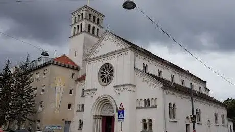 Photo de Sühnekirche (Sacred Heart of Jesus)
