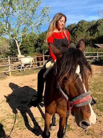 Photo de Excursiones y rutas a caballo Comarquinal