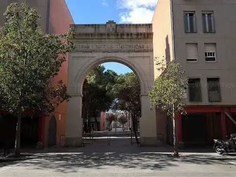 Photo de La Maquinista Terrestre i MarÃ­tima