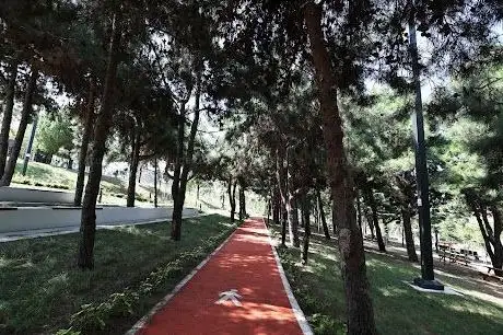 Photo de Bağcılar Millet Bahçesi