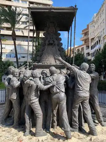 Photo de Monument de la vierge rocio
