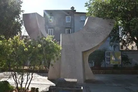 Photo de Spomenik palim borcima