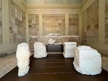Photo de La Vittoria Alata. Capitolium di Brixia romana.
