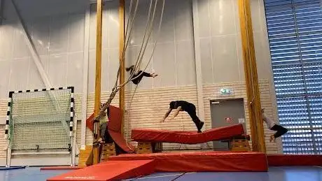 Photo de PARKOUR FRIENDS GRANTOMTAHALLEN #No2drugsFit4LIFE